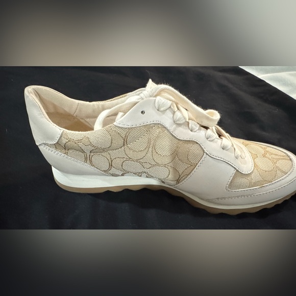 Like new – authentic coach athletic shoes, white size 9 - Picture 6 of 10